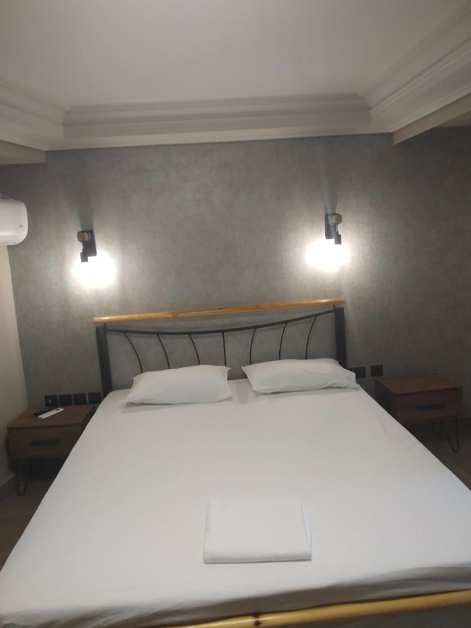 פיראוס Elaea Boutique Apartments מראה חיצוני תמונה